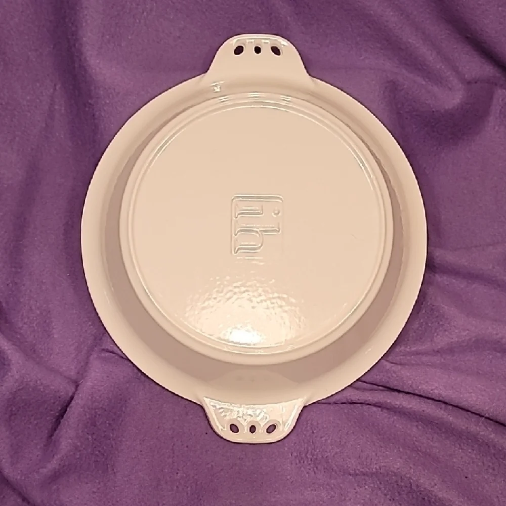 0704. Inspired Home ~ White Baked Enamel and Black Scalloped Pie/Quiche Dish ~